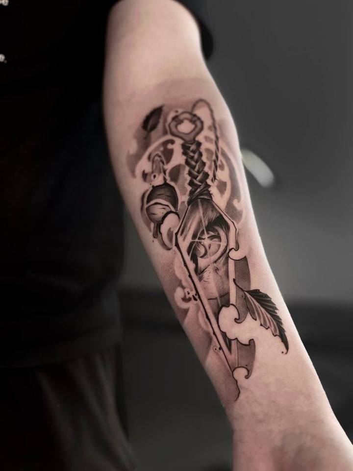 Tattoo: black & grey realism