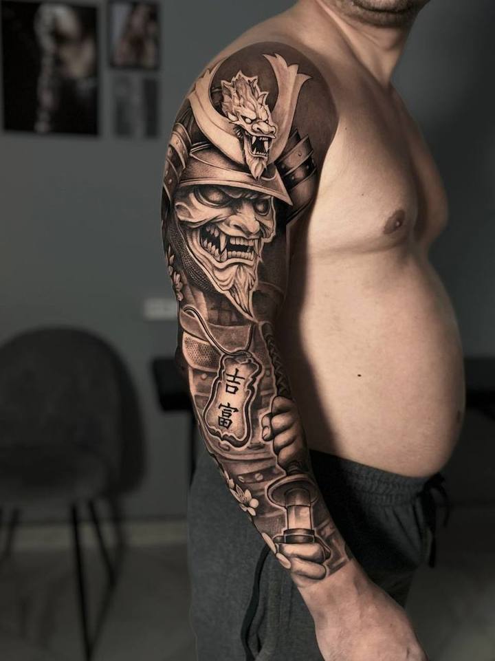 Tattoo: black & grey realism