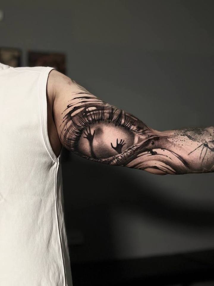 Tattoo: black & grey realism