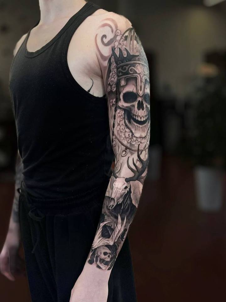 Tattoo: black & grey realism