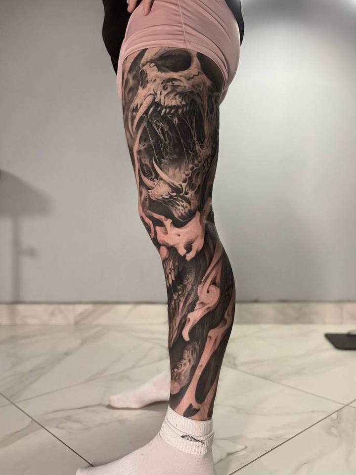 Tattoo: black & grey realism