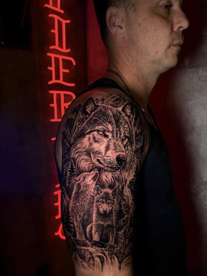 Tattoo: black & grey realism
