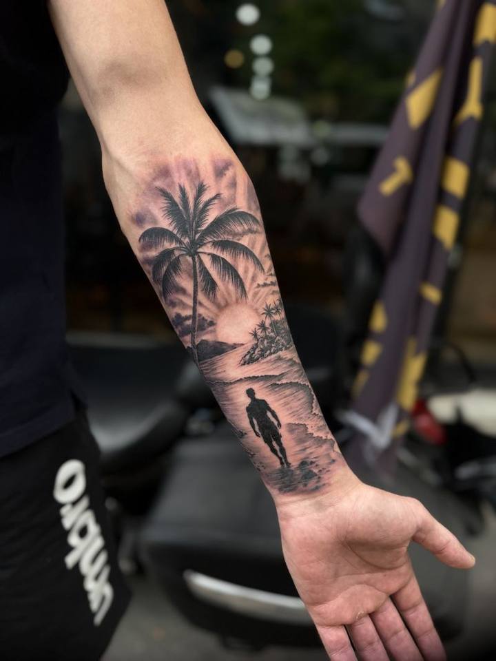 Tattoo: black & grey realism