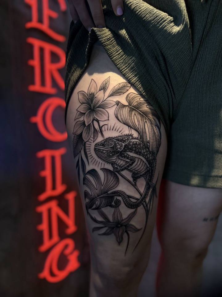 Tattoo: black & grey realism