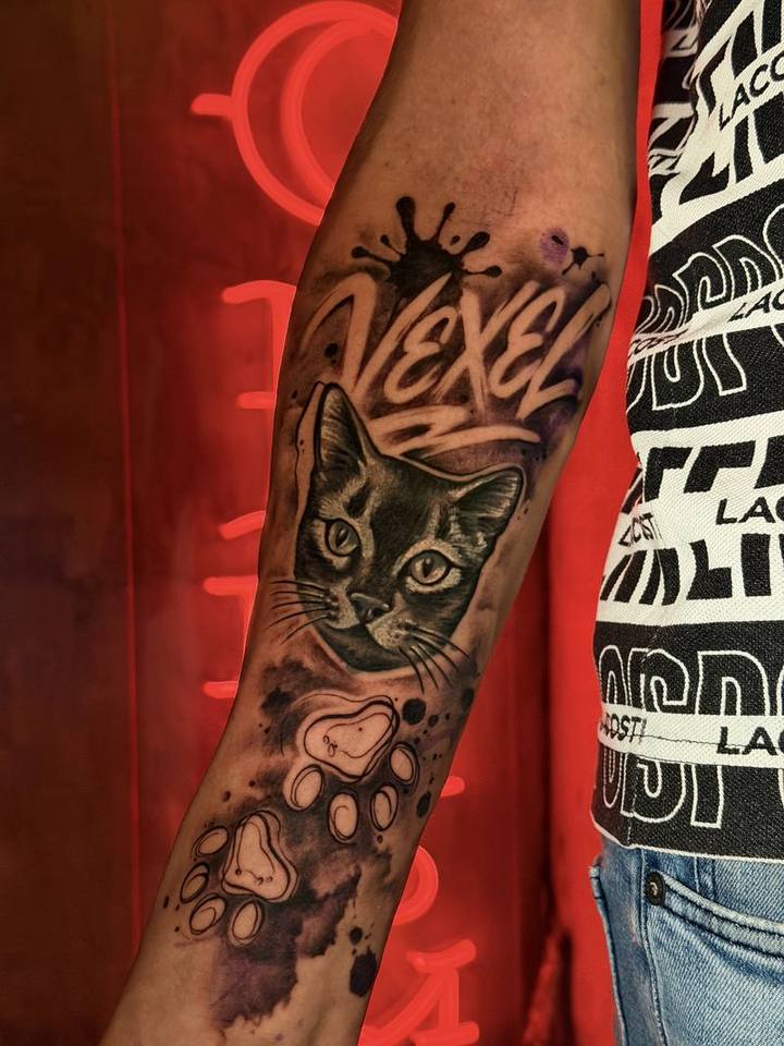 Tattoo: black & grey realism
