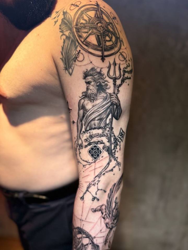 Tattoo: black & grey realism
