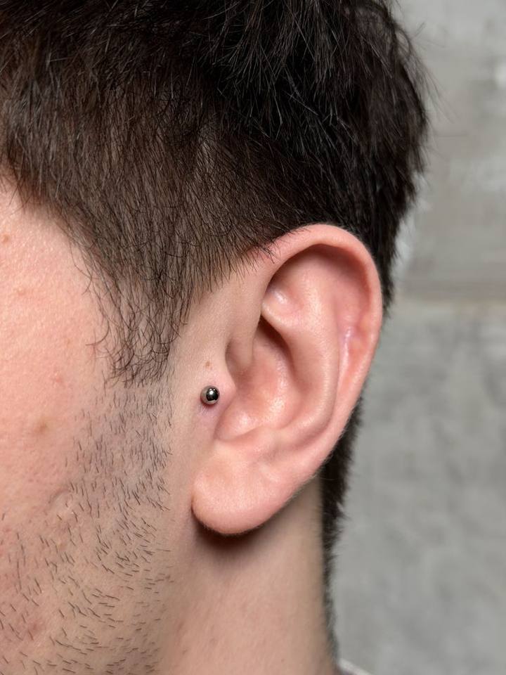 Piercing: ear